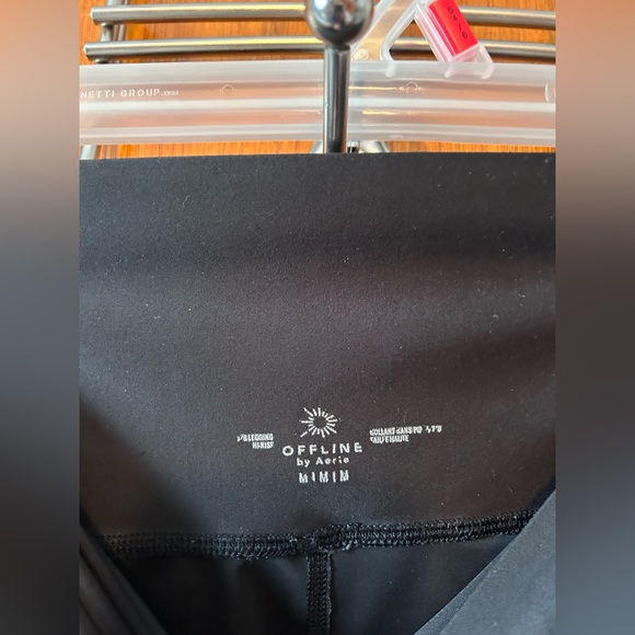 AERIE OFFLINE CROSSOVER BLACK LEGGINGS SIZE MEDIUM (worn once) - Picture 2 of 2